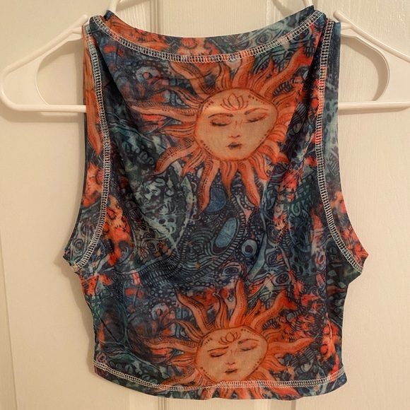 Women’s cropped tank - Picture 2 of 2